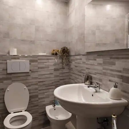 Le Rondini Nel Centro Di *